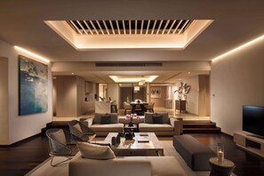 Four Bedroom Beach Residence | Hypo-allergenic bedding, down comforters, minibar, in-room safe