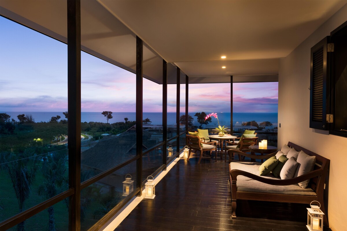 Anantara Sea View Suite | Hypo-allergenic bedding, down duvets, minibar, in-room safe