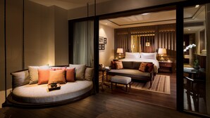 Executive Sunrise Sea Facing Balcony Room | บริเวณนั่งเล่น