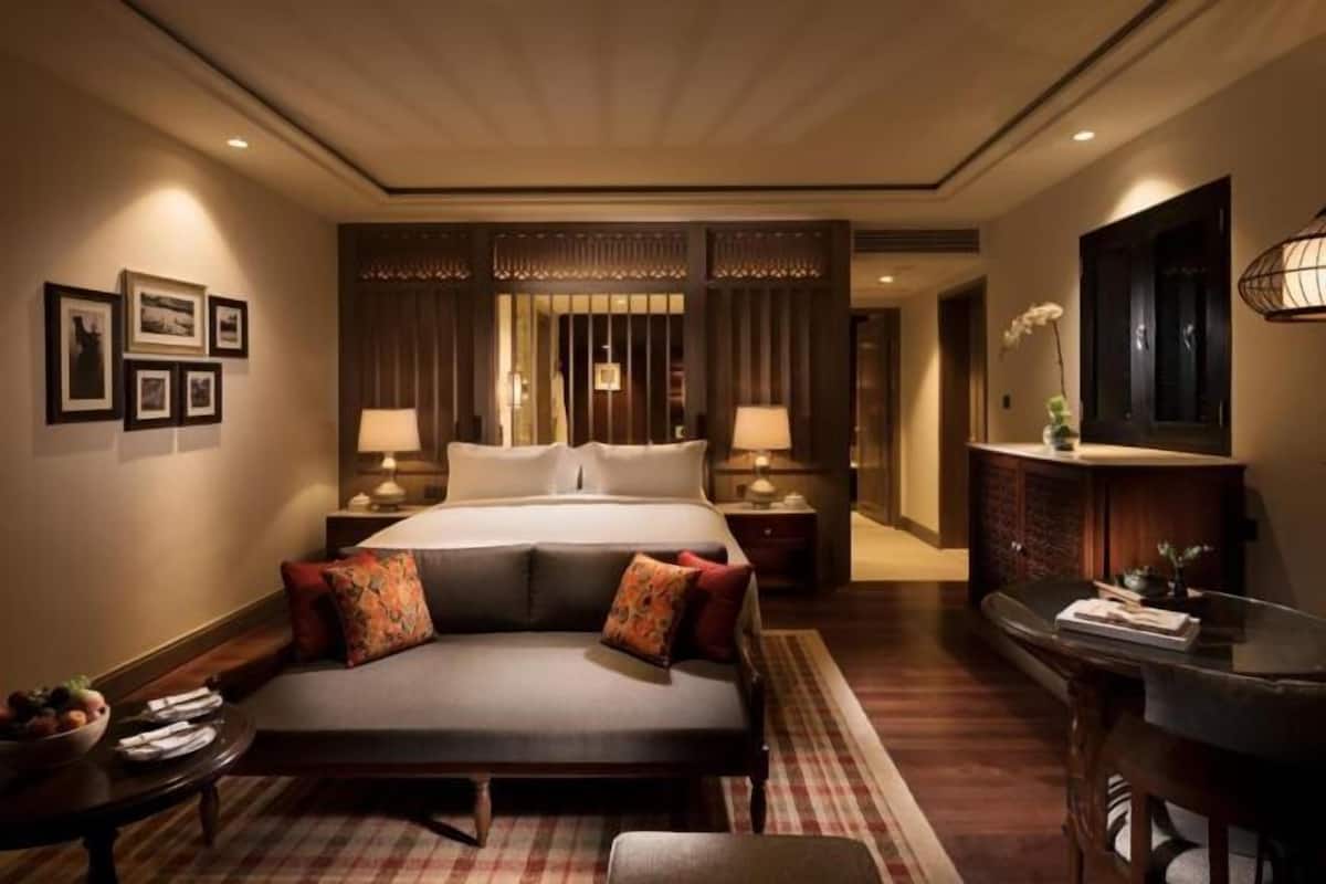 Hypo-allergenic bedding, down duvets, minibar, in-room safe