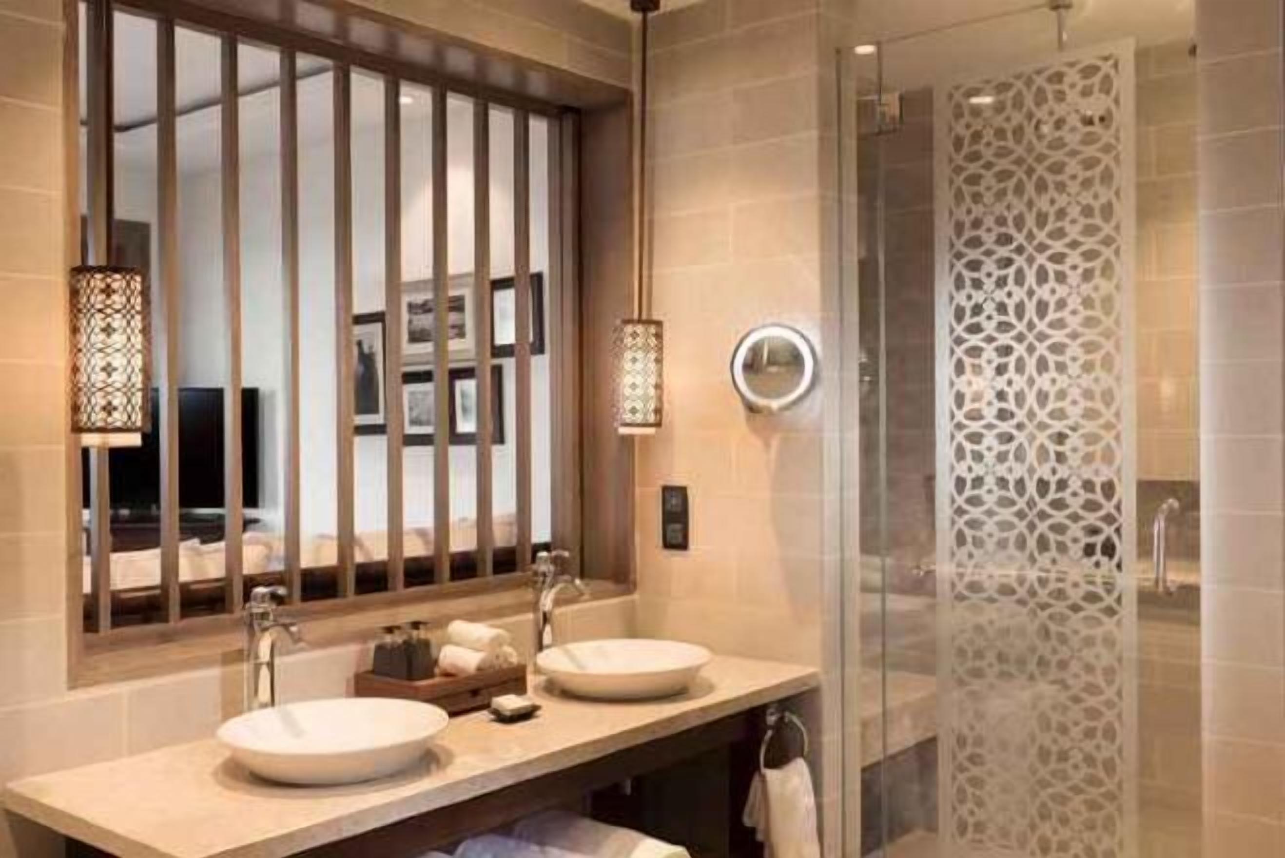 Deep-soaking bathtub, rainfall showerhead, free toiletries, hair dryer