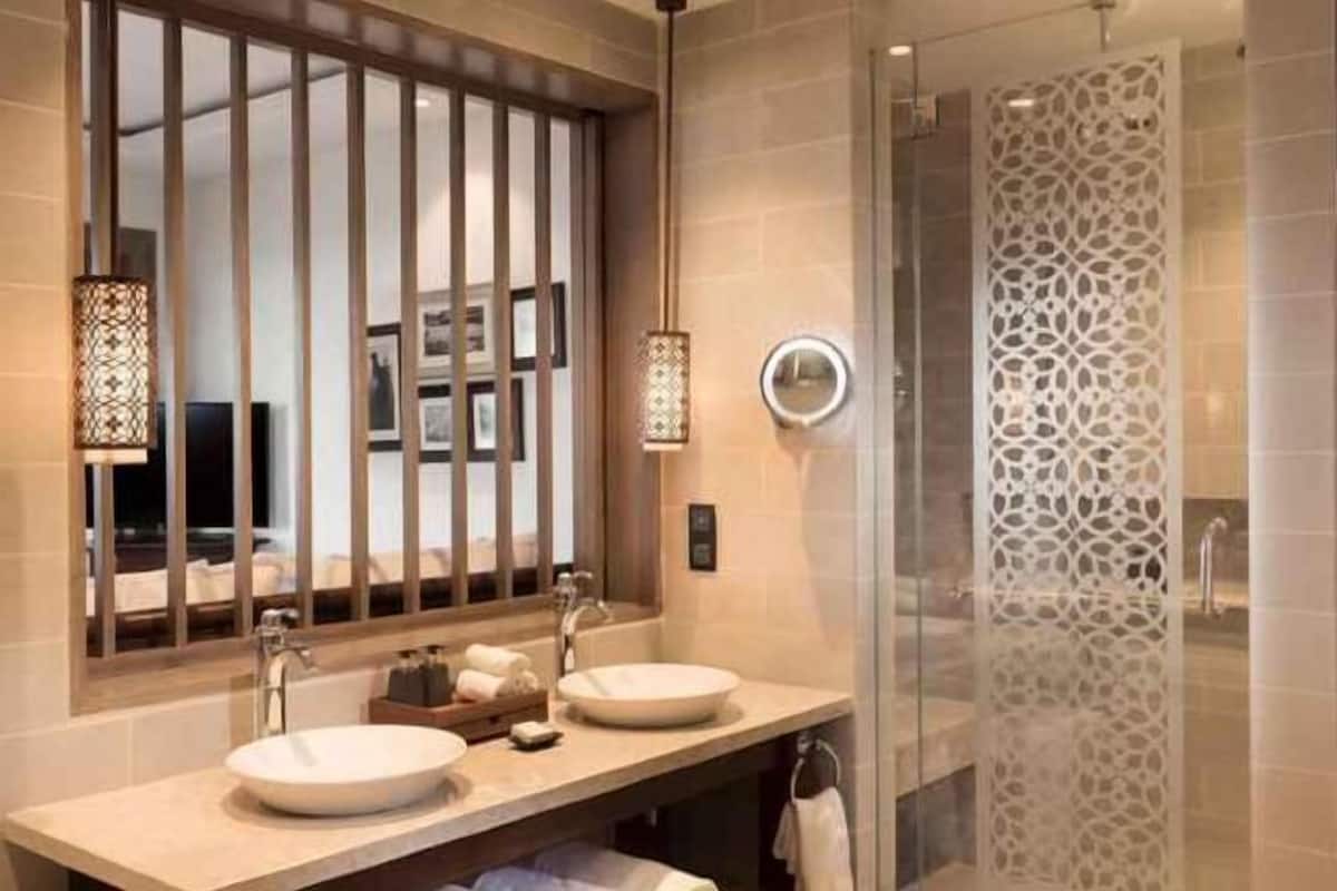 Deep-soaking bathtub, rainfall showerhead, free toiletries, hair dryer