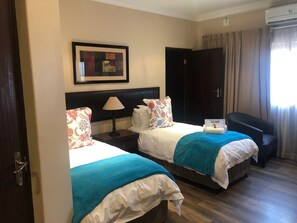 Suíte superluxo | 1 quarto, roupas de cama premium, frigobar, escrivaninha