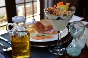 Tägliches inbegriffenes Frühstück zum Mitnehmen