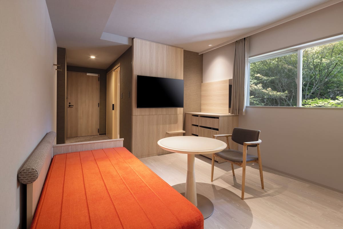 Comfort Twin (With shower booth) Non-Smoking | 1 bedroom, premium bedding, in-room safe, desk