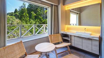 Japanese-Western style Room(With hot spring bathroom)(Non-smoking) | Premium bedding, in-room safe, desk, laptop workspace