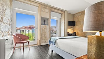 Hypo-allergenic bedding, minibar, in-room safe, free WiFi