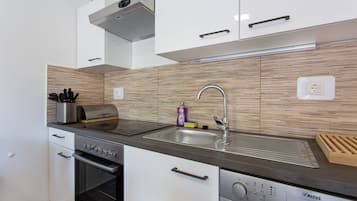 Comfort House | Private kitchen | Fridge, dining tables