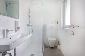 Comfort House | Bathroom | Shower, hair dryer, towels, soap - Holiday house in Terme Catez (Brezice)