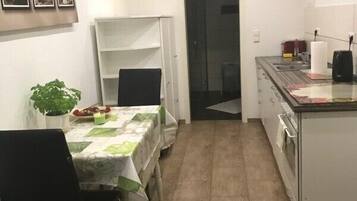 Studio, Terrace | Private kitchen | Fridge, microwave, stovetop, cookware/dishes/utensils