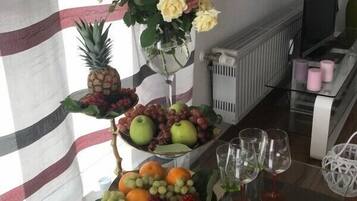 Studio, Terrace | In-room dining