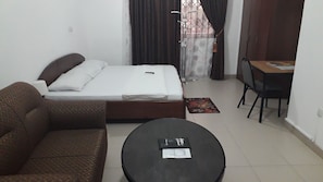 10 bedrooms, desk, laptop workspace, iron/ironing board - Restall Guest Lodge (Adentan)