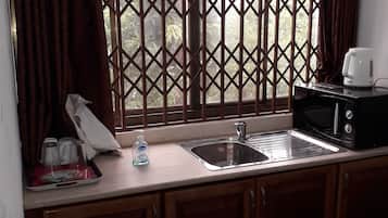 Deluxe tweepersoonskamer, uitzicht op de stad | 10 slaapkamers, een bureau, een laptopwerkplek