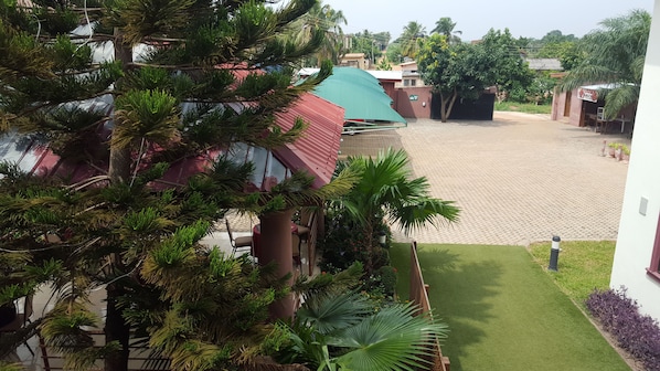 Exterior detail - Restall Guest Lodge (Adentan)