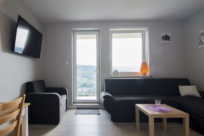 开间 (A 23) | 熨斗/熨衣板、床单