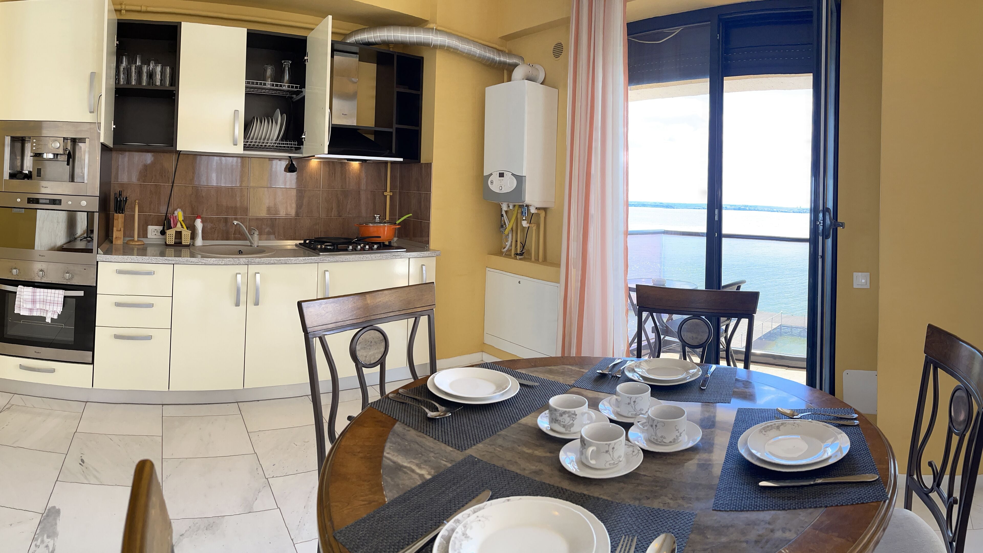 Deluxe Apartment | Private kitchen