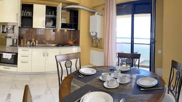 Deluxe Apartment | Private kitchen
