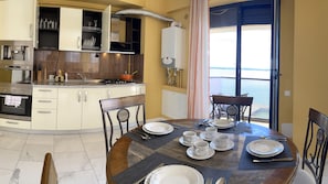Deluxe-Apartment | Eigene Küche | Großer Kühlschrank, Mikrowelle, Ofen, Herdplatte