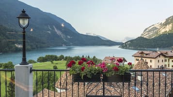 Doppel- oder Zweibettzimmer, Balkon, Seeblick (Riflessi del lago) | Blick auf den See