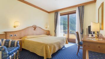 In-room safe, free WiFi, bed sheets