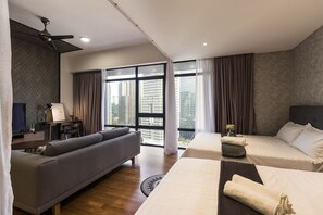 Deluxe Studio | Premium bedding, pillow-top beds, blackout curtains, soundproofing - Anggun Luxury Suite KLCC (Kuala Lumpur)