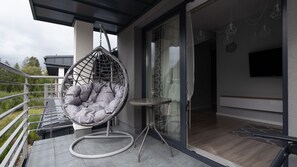 Apartemen (C17) | Teras/patio