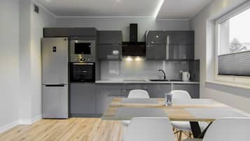 Apartment (B8) | Eigene Kochnische | Kühlschrank, Herdplatte, Geschirrspüler, Wasserkocher