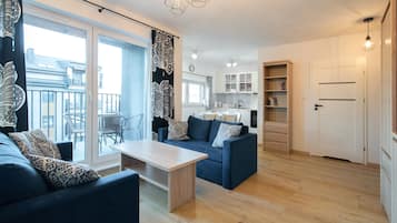 Apartamento (J 10) | Área de estar | TV de tela plana