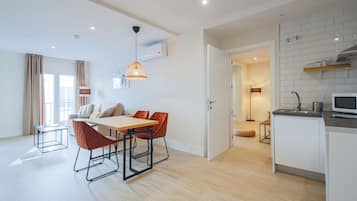 Grand-Apartment (Suite) | Eigene Küche | Großer Kühlschrank, Mikrowelle, Herdplatte, Wasserkocher