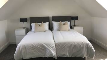 Apartemen Standar | 1 kamar tidur, setrika/meja setrika, Wi-Fi gratis, dan seprai linen