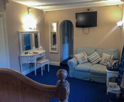 スーペリア ダブルルーム | アイロン / アイロン台、WiFi (無料)、ベッドシーツ