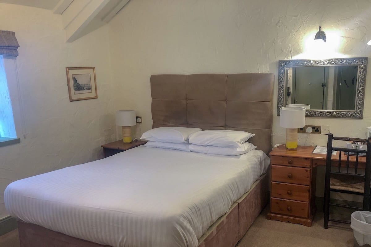Standaard tweepersoonskamer | 1 slaapkamer, een strijkplank/strijkijzer, gratis wifi, beddengoed