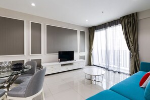 Deluxe Apartment, 2 Bedrooms | Living area
