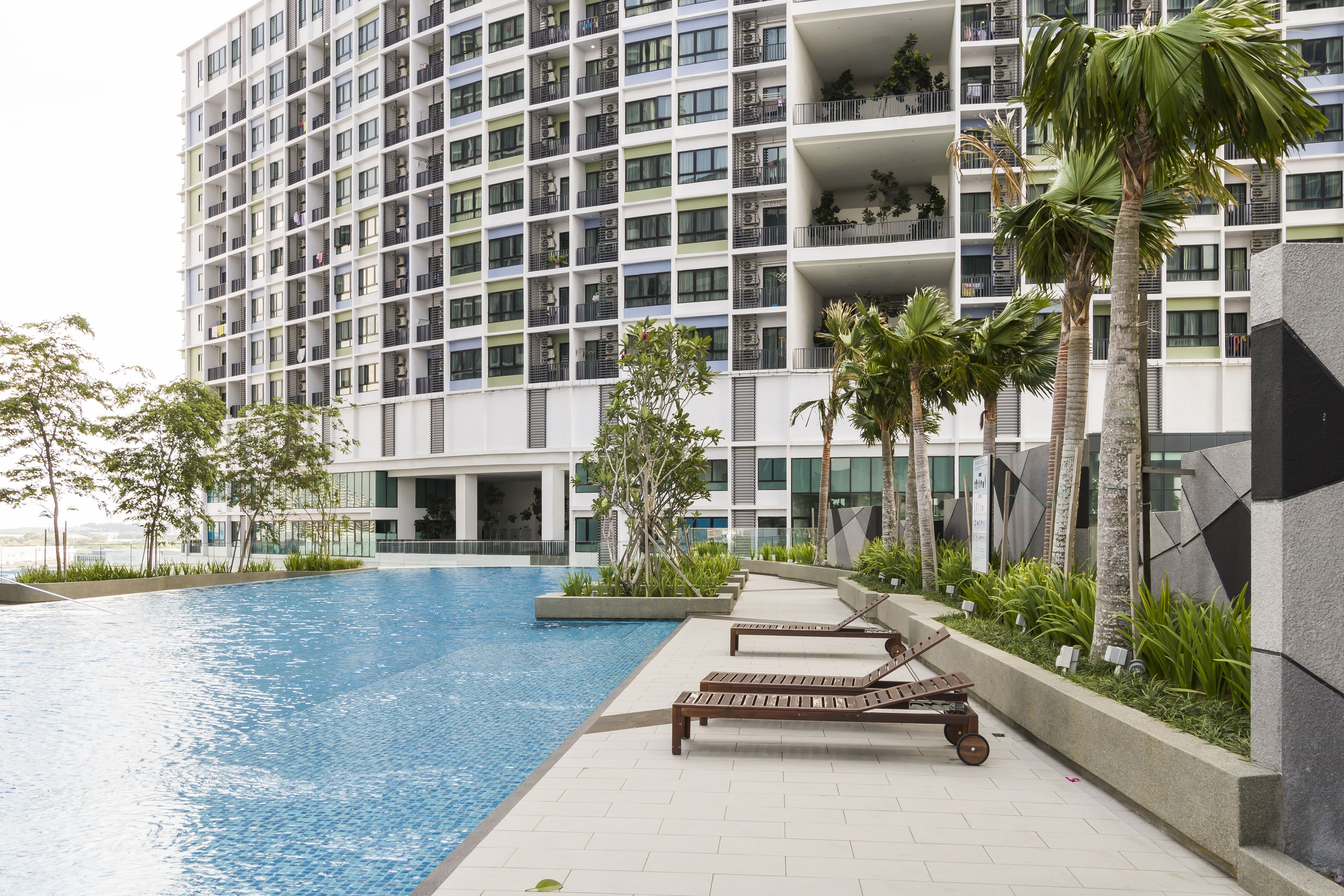 สระว่ายน้ำกลางแจ้ง