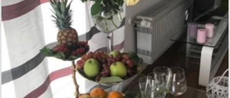 Apartment, 2 Bedrooms | In-room dining