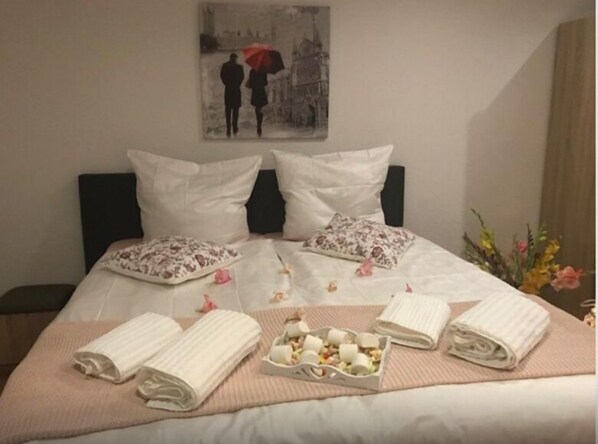 Apartment, 2 Bedrooms | 2 bedrooms, free WiFi, bed sheets - Oftersheim Apartment (Oftersheim)