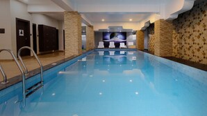 Piscine intérieure