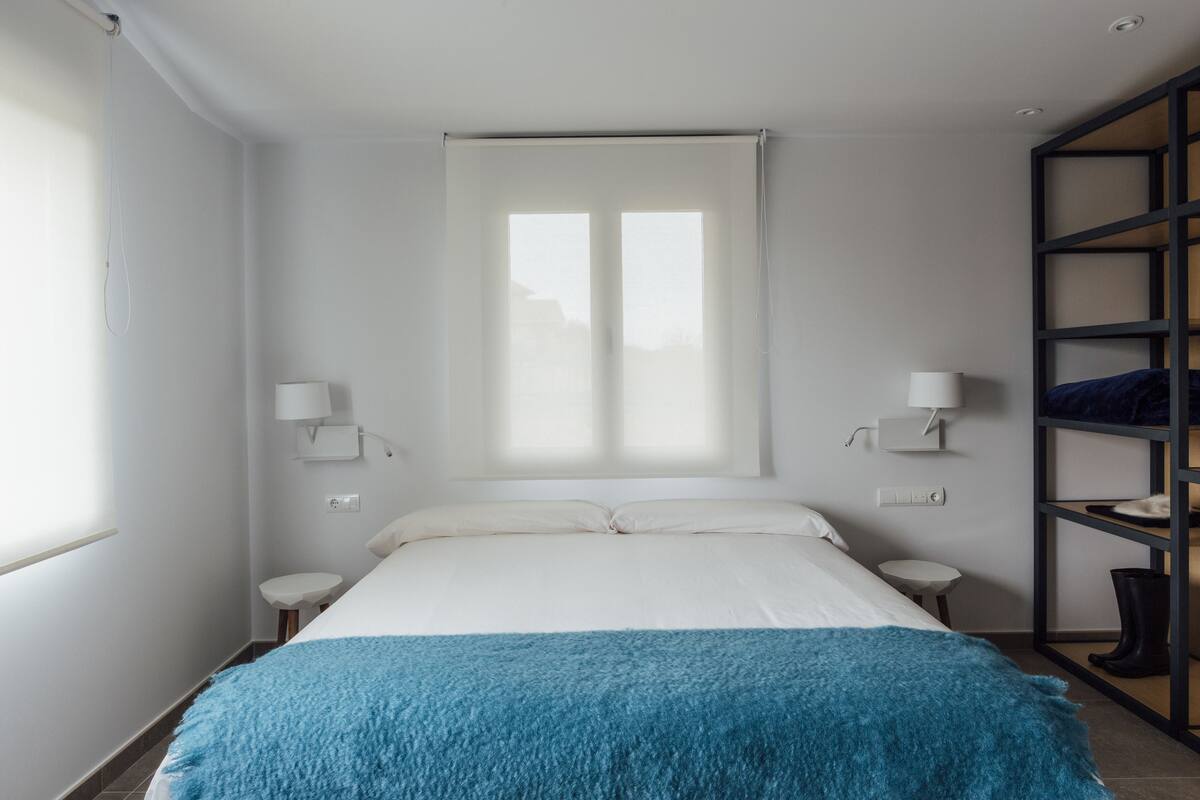 Habitación triple, vista al jardín (Agua) | Insonorización, wifi gratis y ropa de cama