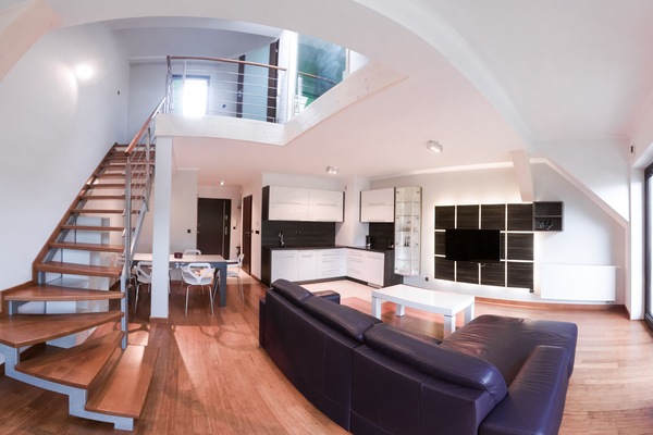Apartament (404) | Espai de treball apte per a portàtils i planxa i posts de planxar