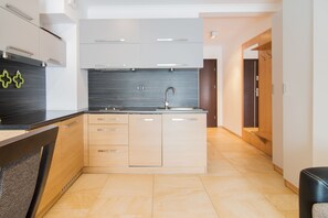 Appartement (406) | Coin cuisine privé | Réfrigérateur, lave-vaisselle, bouilloire électrique