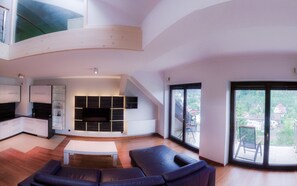 Apartment (404) | 1 bedroom, laptop workspace, iron/ironing board, bed sheets