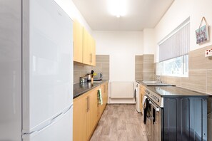Talo, 3 makuuhuonetta | Yksityinen keittiö | Jääkaappi, mikroaaltouuni, uuni, vedenkeitin