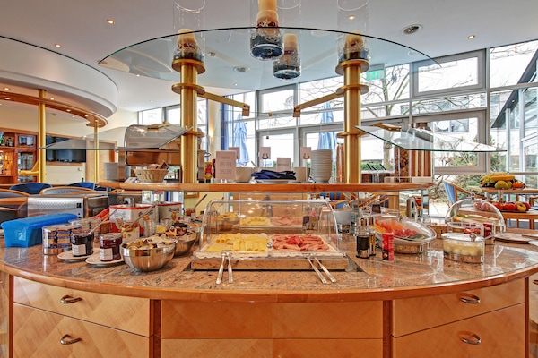 TĂ€gliches FrĂŒhstĂŒcksbuffet (20 EUR pro Person)