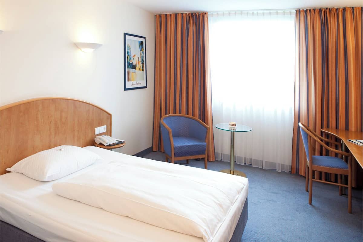 comfort single room | hypo-allergenic bedding, minibar, in-room safe, desk