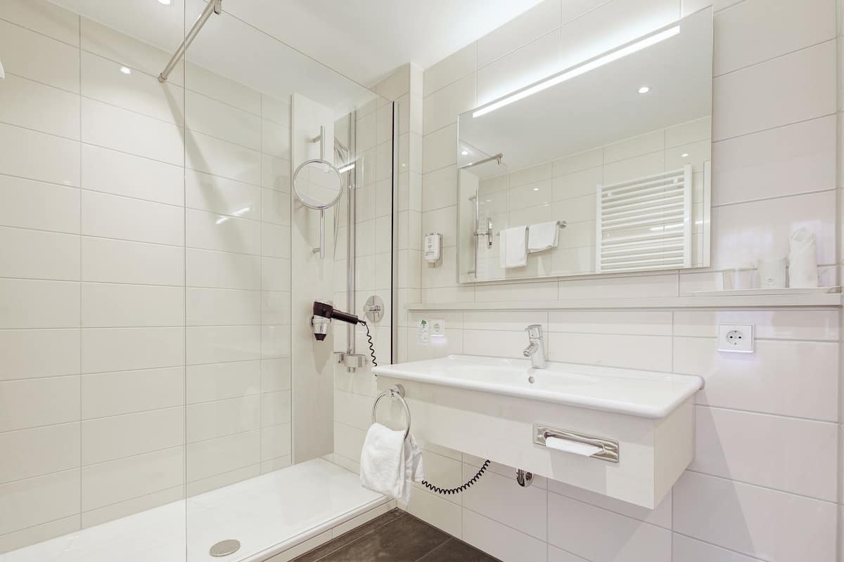 comfort single room | bathroom | shower, free toiletries, hair dryer, towels