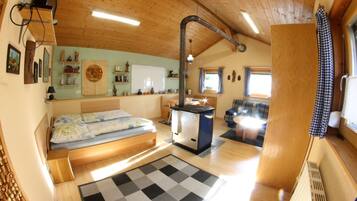 Comfort Cabin, Non Smoking, Garden Area | Iron/ironing board, free WiFi, bed sheets