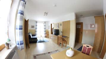 Comfort-Apartment, 1 Schlafzimmer, zum Innenhof hin (Lusen) | Wohnzimmer | Flachbildfernseher