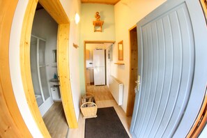 Comfort-Ferienhütte, Nichtraucher, zum Garten hin | Wohnbereich | Flachbildfernseher