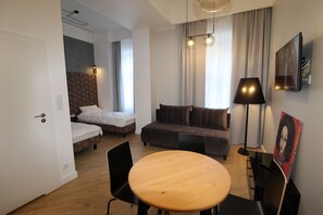 シティ アパートメント (number 002) | リビング エリア | 薄型テレビ