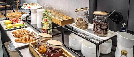 Petit déjeuner buffet (40 PLN par personne)